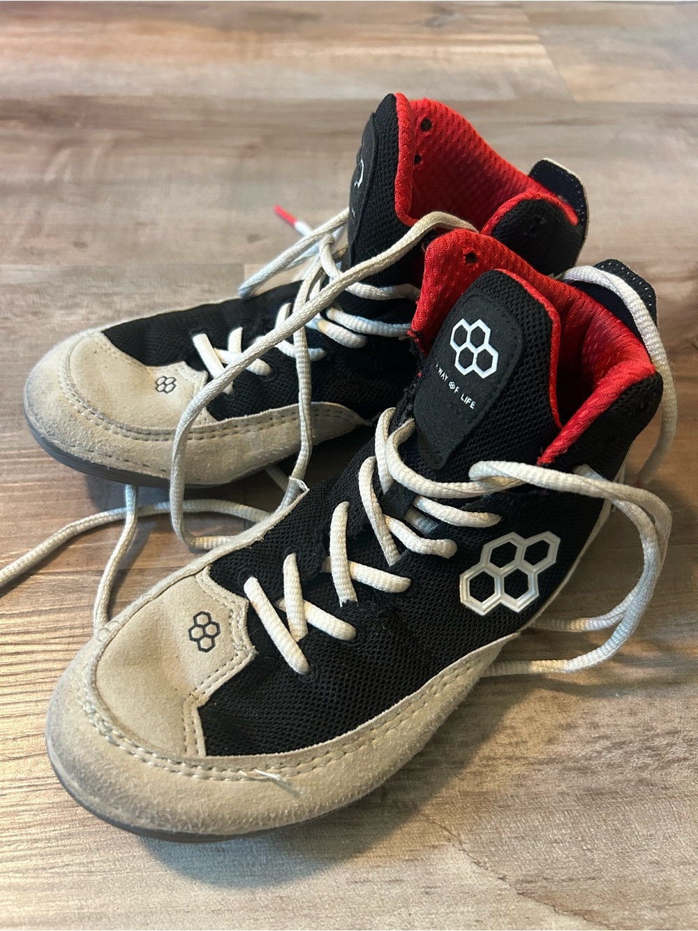 Rudis Wrestling Shoe in Black and Red